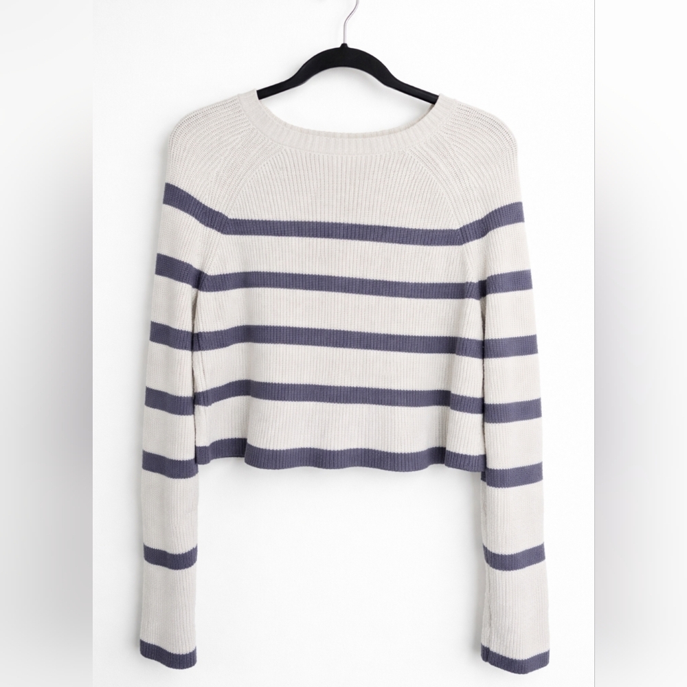 Jessica Simpson Women's Sweater - Cream and Gray Stripes